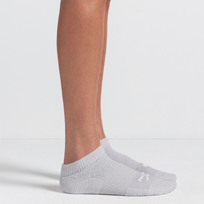 Meias pelo tornozelo Dri-FIT NikeSKIMS para mulher (3 pares)