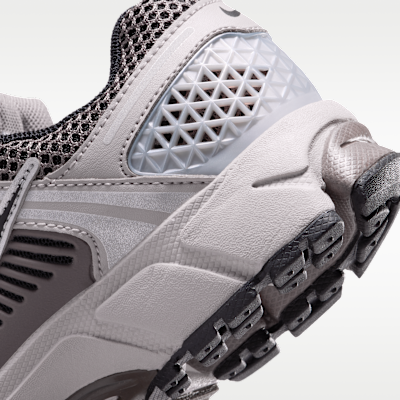 Nike Vomero 5 大童反光裝飾鞋款