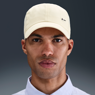 Nike Dri-FIT Club Unstructured Metal Swoosh Cap