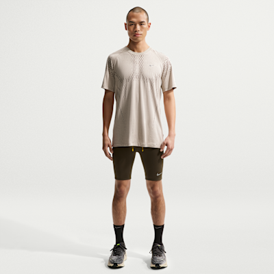 Nike Fast กางเกงวิ่งรัดรูปความยาว 1/2 ส่วนผู้ชายมีซับใน Dri-FIT