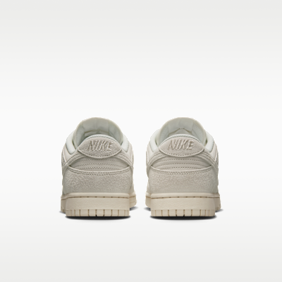 รองเท้าผู้ชาย Nike Dunk Low Retro SE