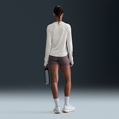 Nike Swift Dri-FIT UV Uzun Kollu Crew Yakalı Kadın Koşu Üstü görsel 5