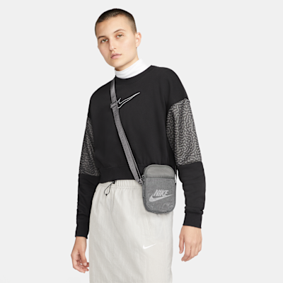 กระเป๋าพาดลำตัว Nike Heritage (ขนาดเล็ก, 1 ล.)