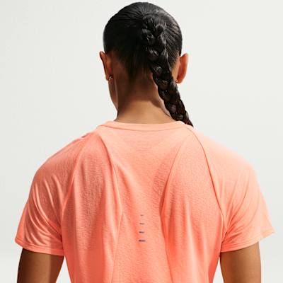 Nike Swift Breathe Dri-FIT Kısa Kollu Kadın Koşu Üstü görsel 2