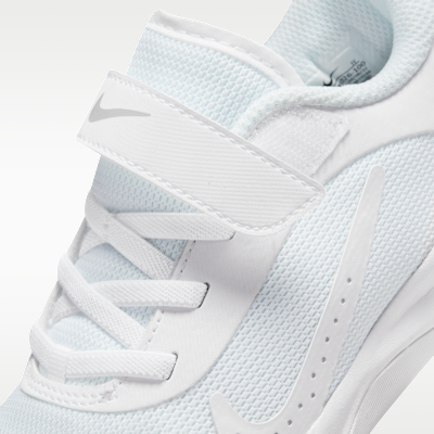 Nike Omni Multi-Court Younger Kids' Shoes