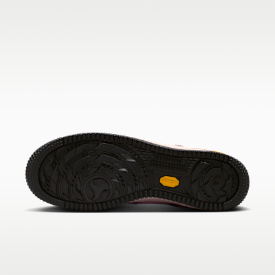 Nike Air Force 1 ’07 LX Vibram Erkek Ayakkabısı görsel 2