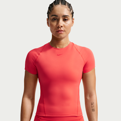 Nike Universa Dri-FIT Kısa Kollu Kadın Üstü