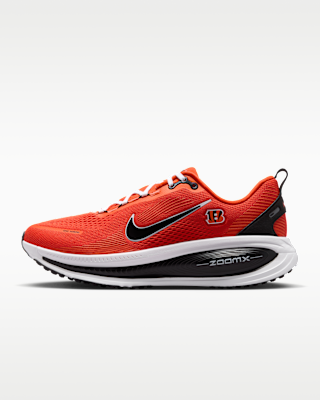 Unisex кроссовки Nike Vomero 18 (Cincinnati Bengals) NFL Road для бега