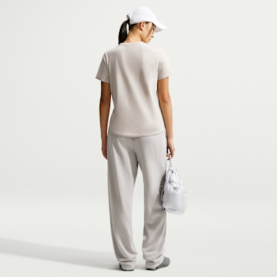 Nike Sportswear Club Essentials Kadın Tişörtü görsel 5
