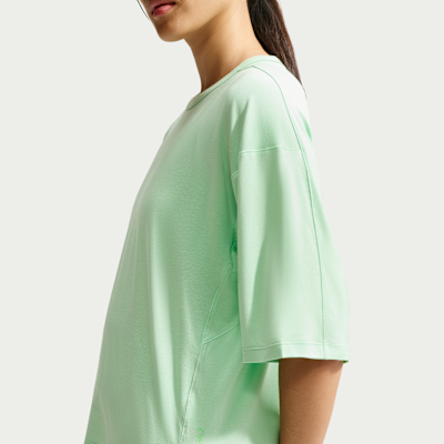 Nike 24.7 ImpossiblySoft Light Dri-FIT Kısa Kollu Kadın Tişörtü görsel 3