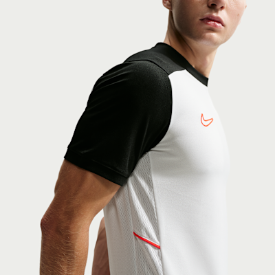 Nike Academy Dri-FIT Kısa Kollu Erkek Futbol Üstü görsel 2