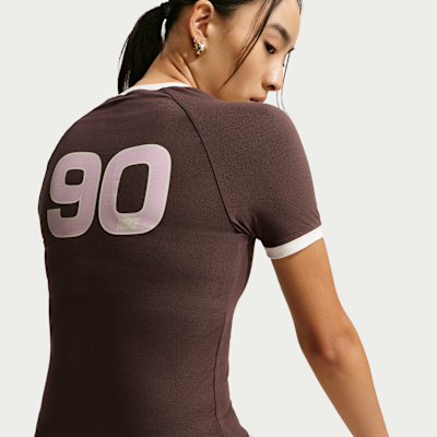 Nike Sportswear Tam Oturan Kadın Tişörtü görsel 2