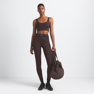 Brassière à encolure dégagée NikeSKIMS Shine pour femme