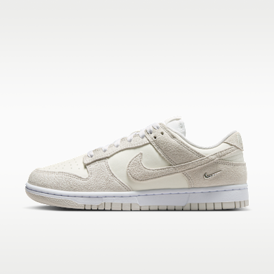 Nike Dunk Low Suede รองเท้าผู้หญิง
