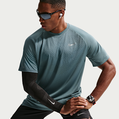Nike Stride Dri-FIT ADV Kısa Kollu Erkek Koşu Üstü görsel 3