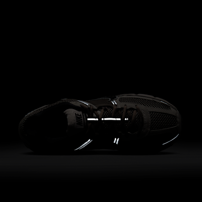 รองเท้าผู้ชาย Nike Zoom Vomero 5