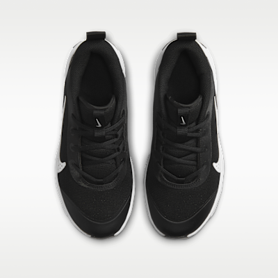 Nike Omni Multi-Court Older Kids' Indoor Court Shoes