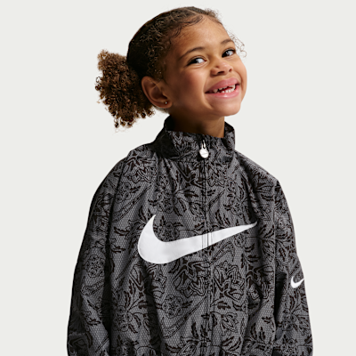 Chamarra de tejido Woven infantil Nike Club