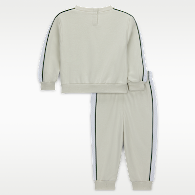 Enterito para bebé Nike Sportswear (12 a 24 meses) P.E. Conjunto de sudadera de cuello redondo y pantalones de French Terry para bebé