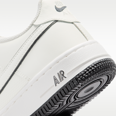 Nike Air Force 1 Older Kids' Shoes