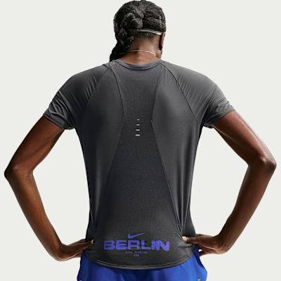 Nike Swift Dri-FIT Kısa Kollu Kadın Koşu Üstü görsel 2