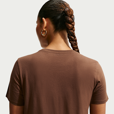 Nike Sportswear Club Essentials Kadın Tişörtü görsel 2