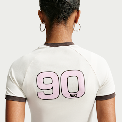 Nike Sportswear Tam Oturan Kadın Tişörtü görsel 2