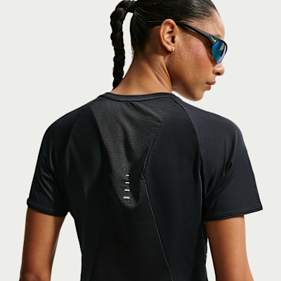 Nike Swift Dri-FIT Kısa Kollu Kadın Koşu Üstü görsel 2