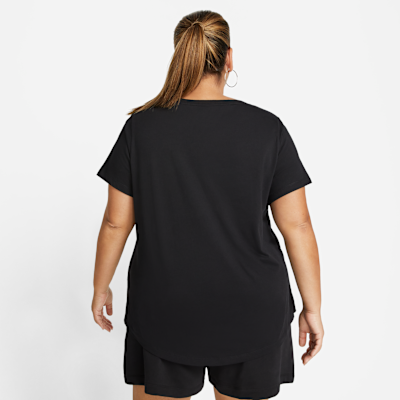 Nike Sportswear Club Essentials Kadın Tişörtü (Büyük Beden) görsel 2