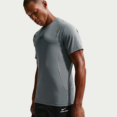 Nike Pro Training Dri-FIT Kısa Kollu Erkek Üstü görsel 3
