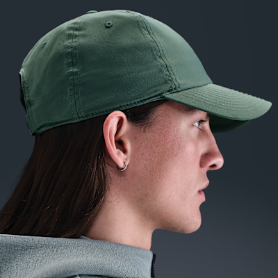 Nike Dri-FIT Club Unstructured Metal Swoosh Cap
