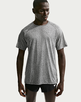 Мужские шорты Nike Stride Dri-FIT ADV Short-Sleeve Top для бега