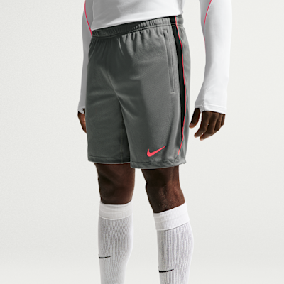 Nike Strike Dri-FIT Erkek Futbol Şortu görsel 2