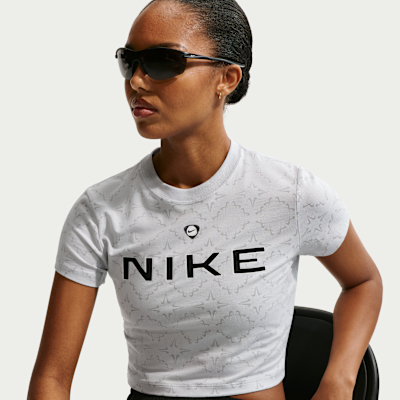 Nike Sportswear Chill Knit Dar Kesimli Crop Kadın Tişörtü