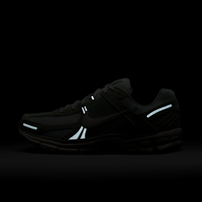 รองเท้าผู้ชาย Nike Zoom Vomero 5