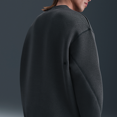 เสื้อคอกลมทรงหลวมผ้าฟลีซผู้ชาย Nike Tech