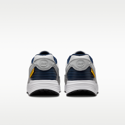 Tenis para hombre Nike College Air Max Verse (Michigan)