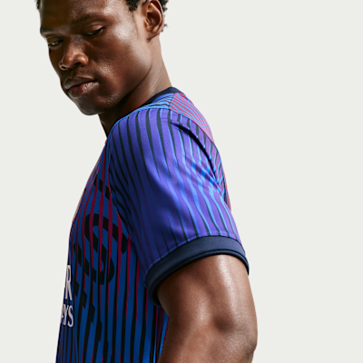 Nike Paris Saint-Germain Deplasman Nike Dri-FIT Maç Öncesi Erkek Futbol Üstü görsel 2