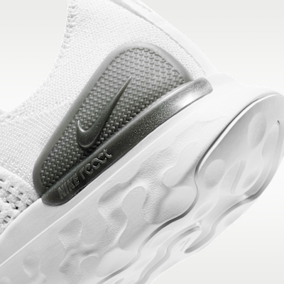 รองเท้าวิ่งโร้ดรันนิ่งผู้หญิง Nike Phantom Run 2