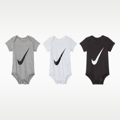 Lot de trois bodys Nike pour bébé (0 - 6 mois)