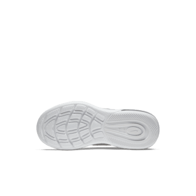 Nike Air Max Axis Younger Kids' Shoe. Nike SK