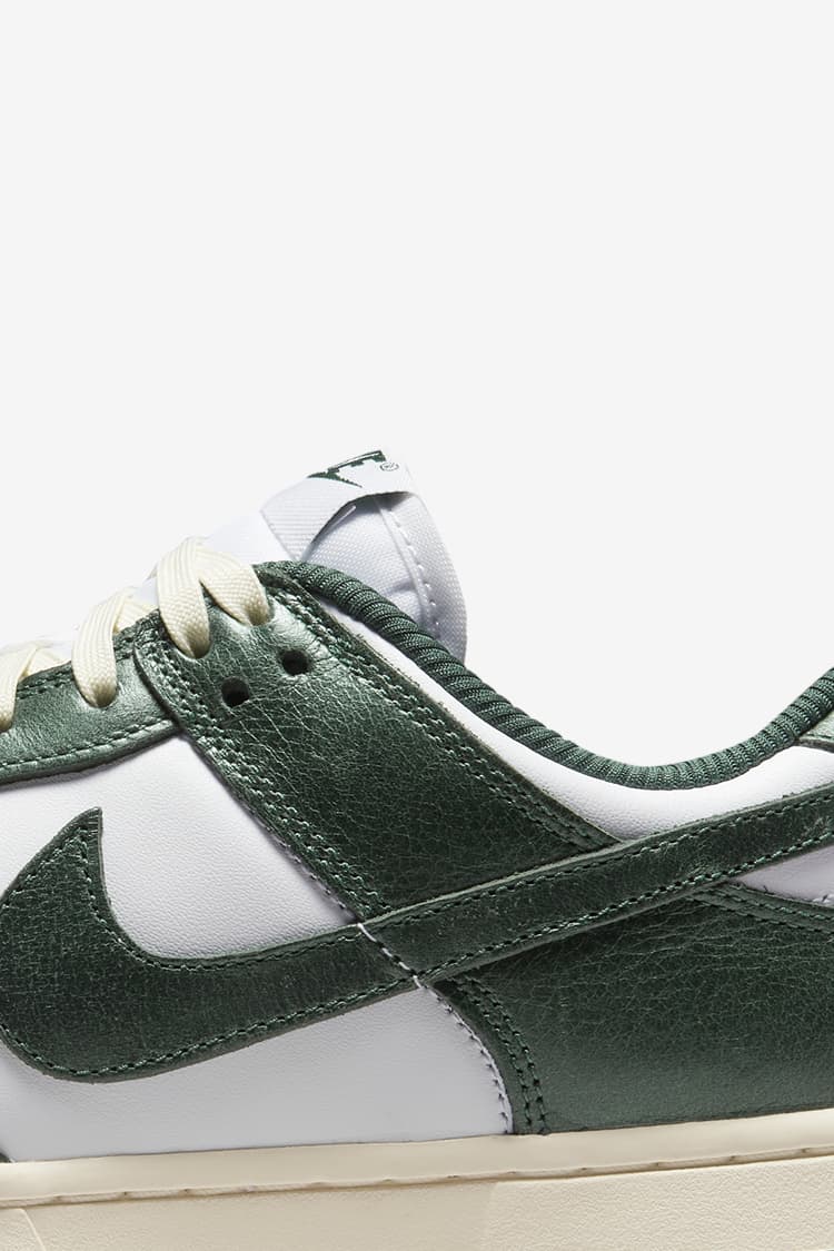 Women's Dunk Low 'Vintage Green' (DQ8580-100) Release Date. Nike SNKRS