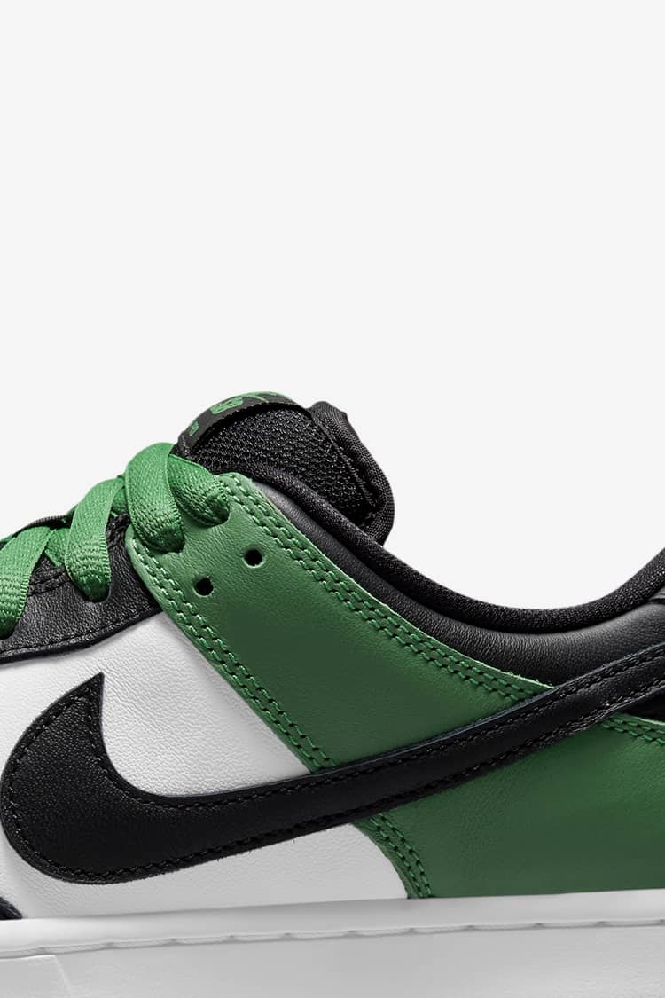 SNKNike SB Dunk Low BLACK and Classic Green