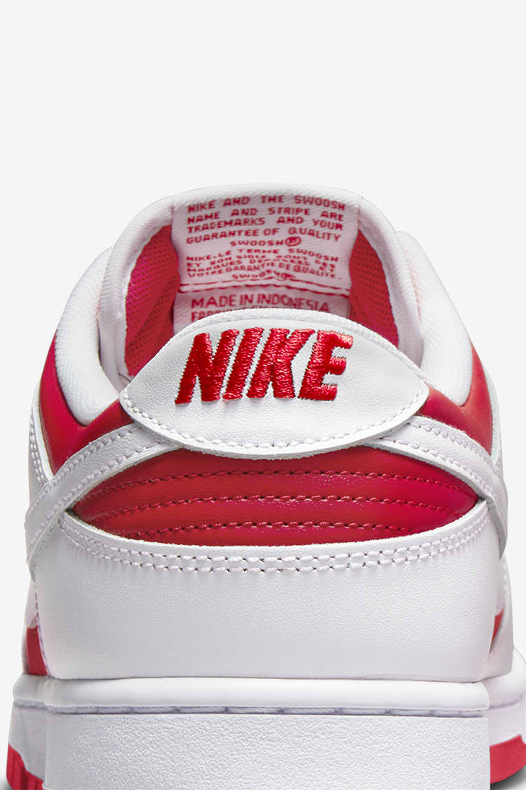 วันเปิดตัว Dunk Low “Championship Red”. Nike SNKRS TH