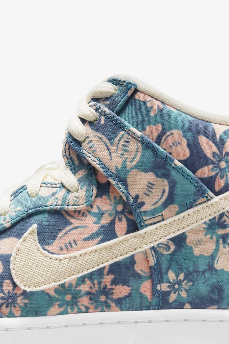nike hawaiian print