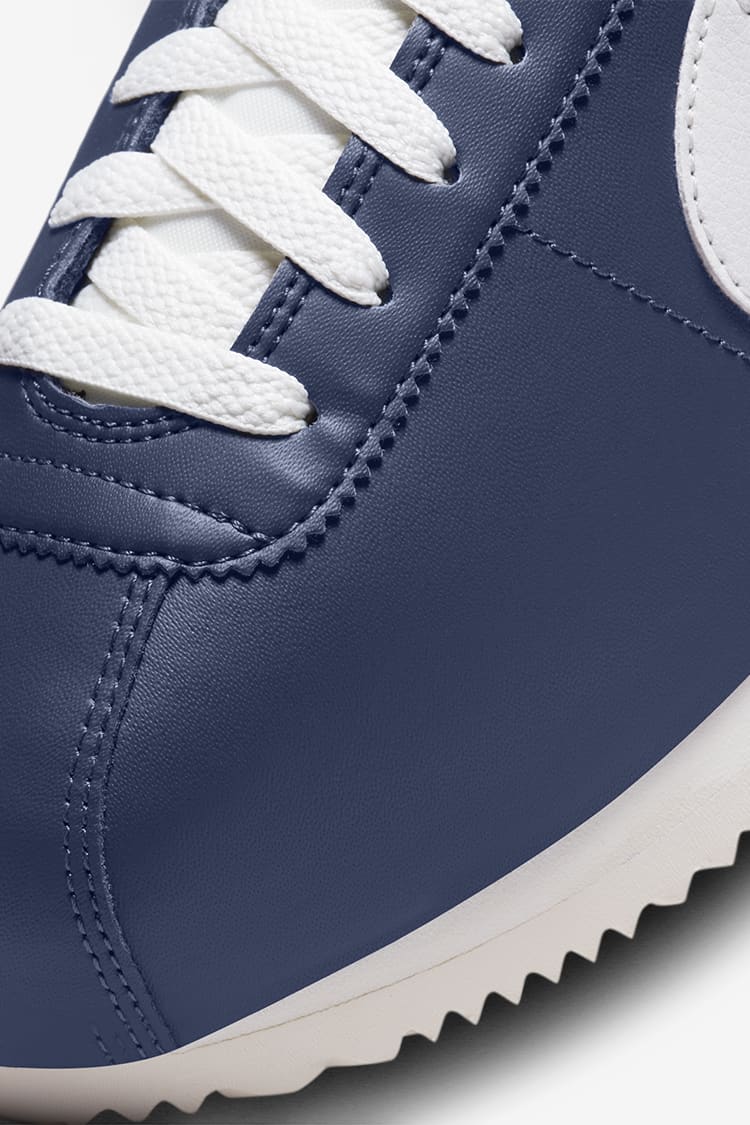 Nike cortez navy sale blue and white