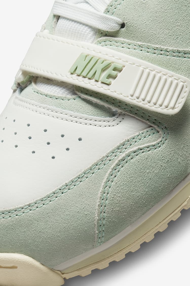 Green nike store air trainers