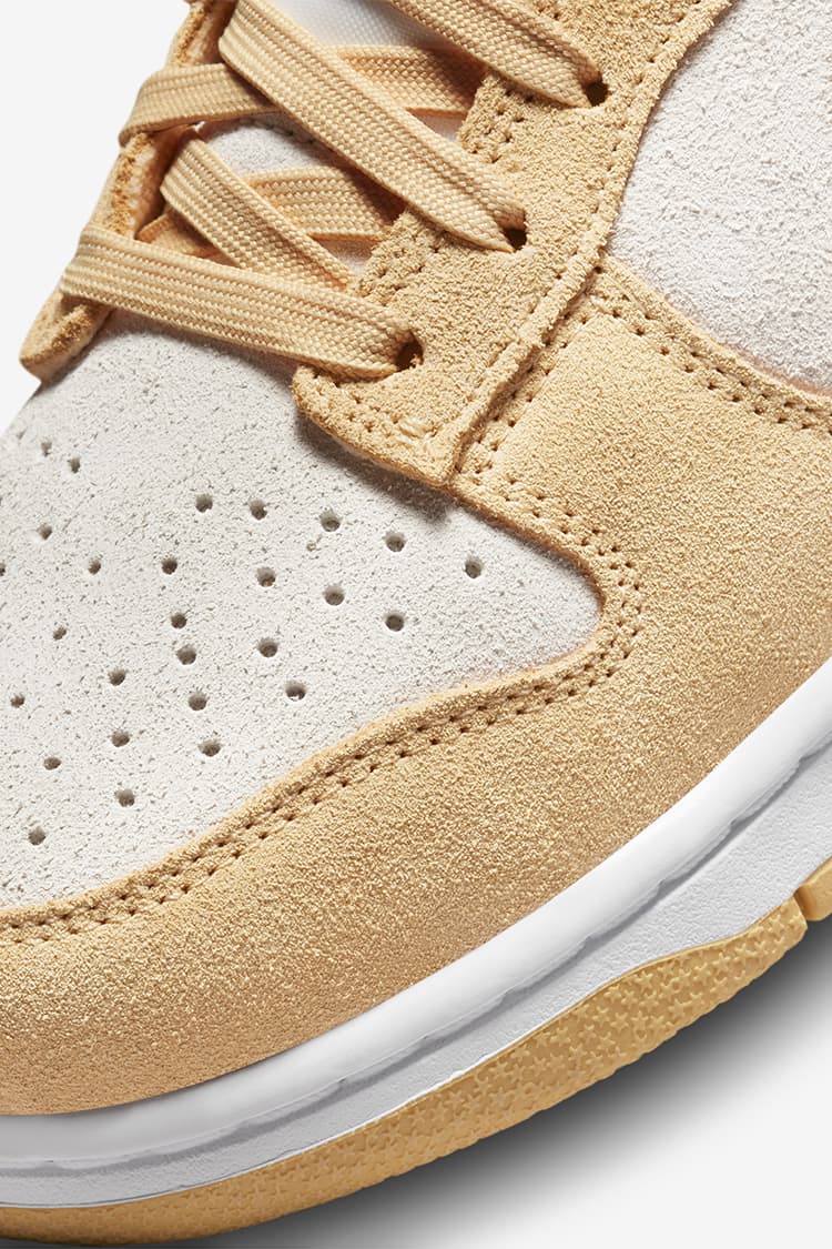 Tan deals suede nike