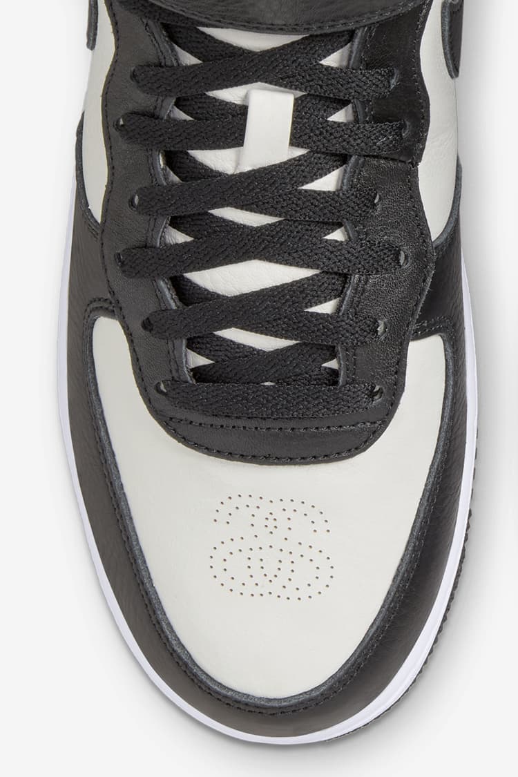 Las Nike Air Force 1 completamente negras son las zapatillas más elegantes  que querrás si no llegaste a tiempo a la colaboración de Nike y Stüssy