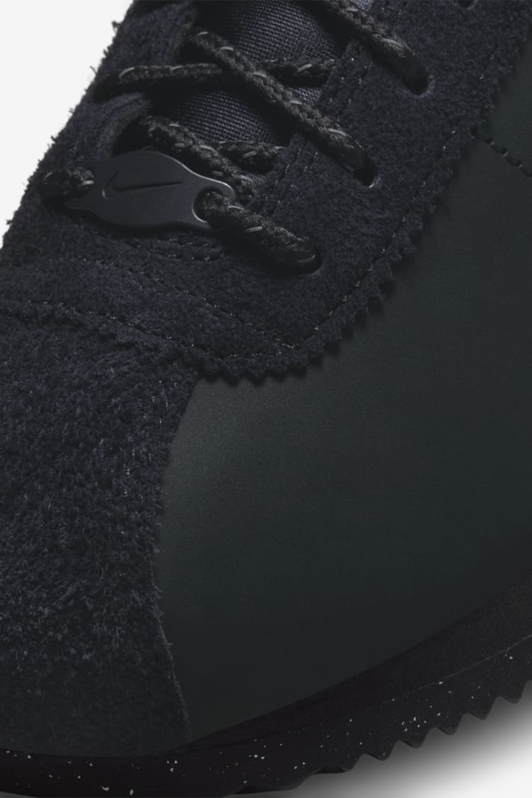 Nike cortez negra hot sale mujer